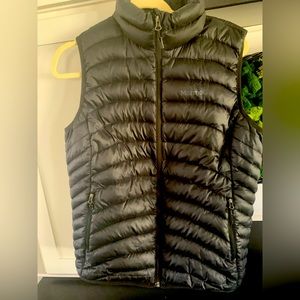 Women’s L marmot 800 fill vest - in great shape. Worn a few times